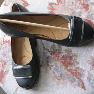 Comfortiva Flats - Leather - Black - 6.5Med